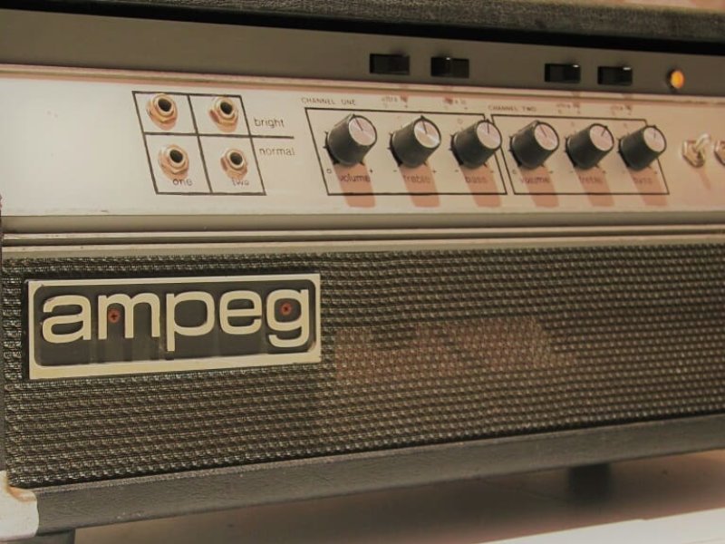 Ampeg – BΤ25