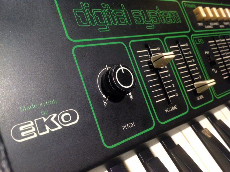 EKO Ekosynth P15